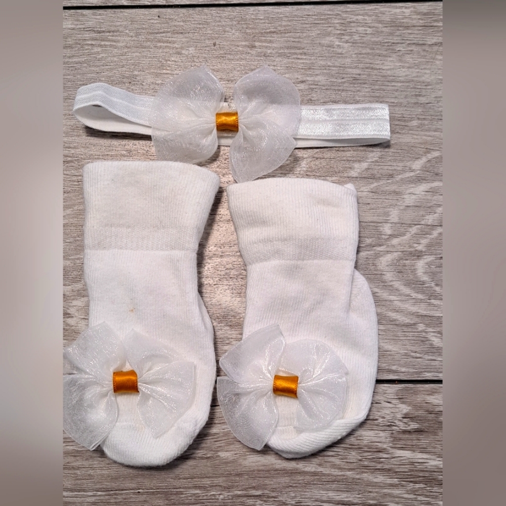 Brand New Baby Girl White Baby Headband and Socks Set with Bow